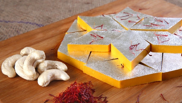 Uno Touch Sp. Kesar Kaju Katri - India, Non Returnable, 1000gm.