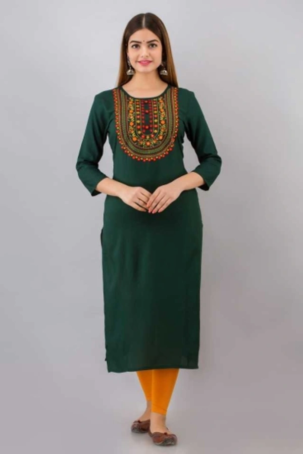 Women Embroidered Kurta - M