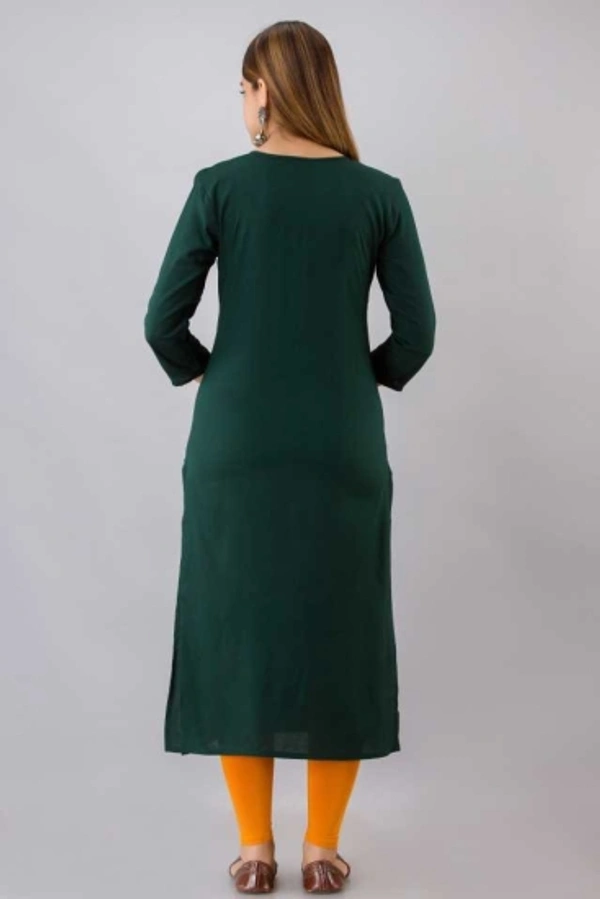 Women Embroidered Kurta - M