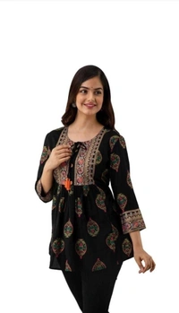 Casual Women Black Top - L