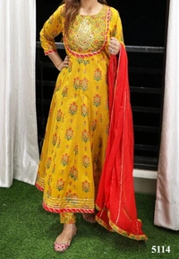 Women Kurta and Pant Set   - M
