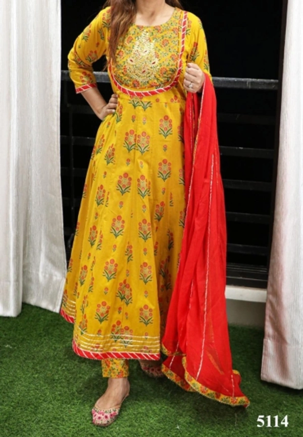 Women Kurta and Pant Set   - M