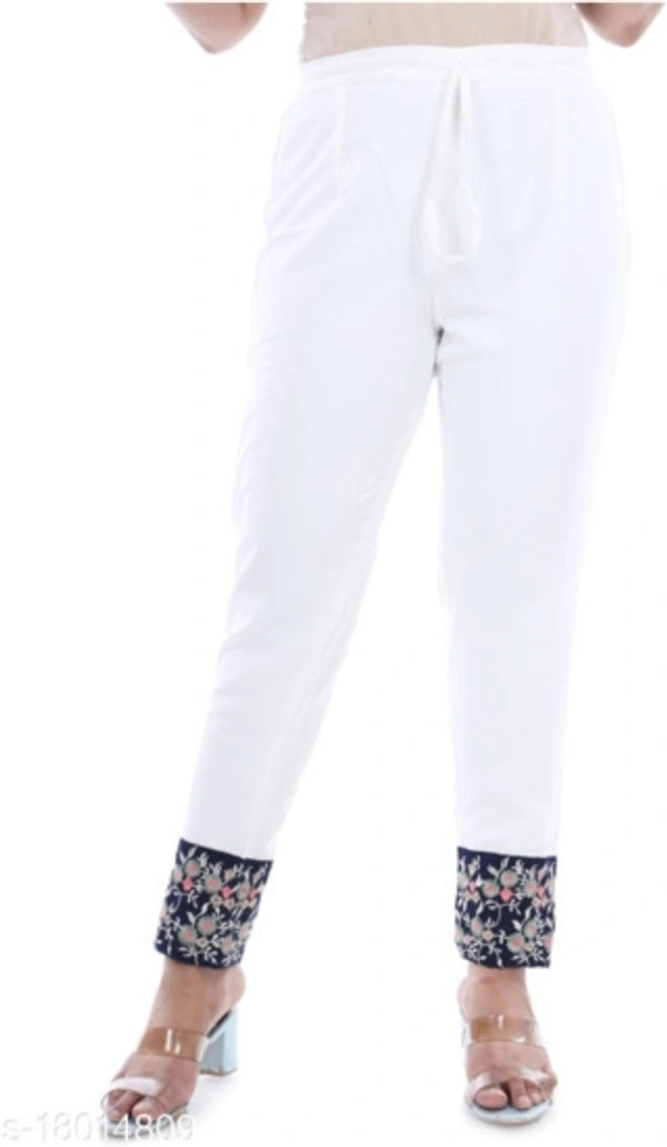 Women Kurta and Pant Set - S