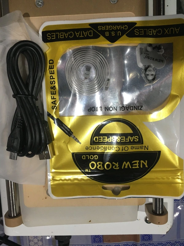 NEW ROBO  USB Cable 2.4 Amp - Black