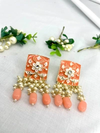 HEENA SQUARE STUDS - Peach