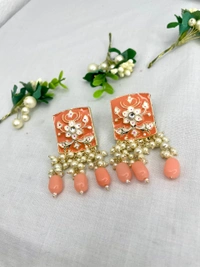 HEENA SQUARE STUDS - Peach