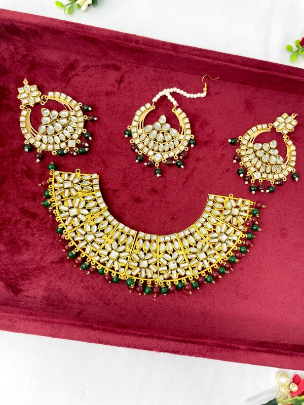Riya Kundan Necklace - Maroon & green