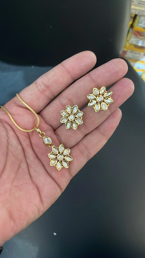 KUNDAN PENDENT ⭐️