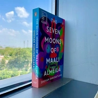 Seven Moons of Maali Almeida by Shehan Karunatilaka - Paperback, 20.3 x 25.4 x 4.7 cm