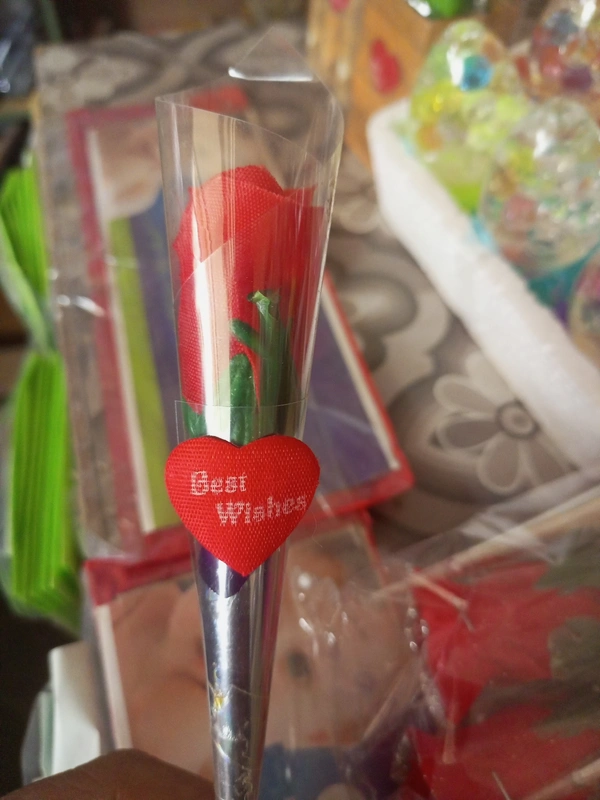 Gift Rose - Red, 6 Inch