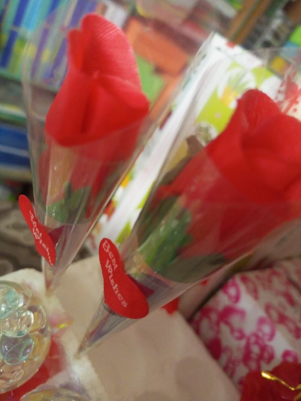 Gift Rose - Red, 6 Inch