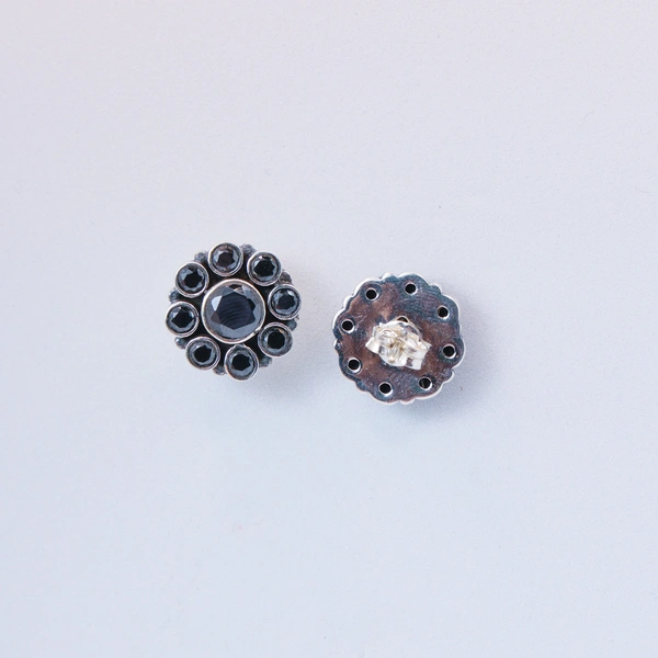 Classic Black studs