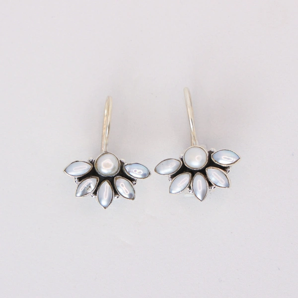 Classic Pearl Earrings