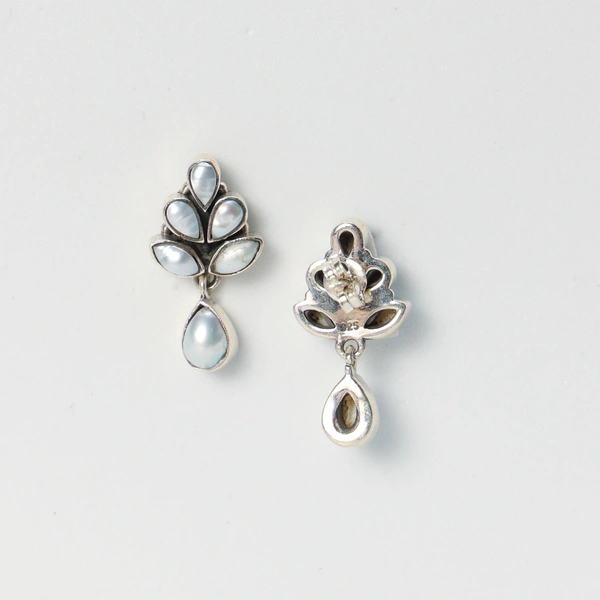 Classic Pearl Earrings