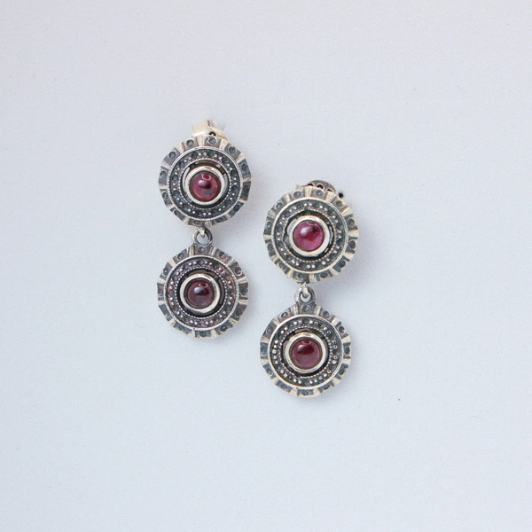 Classic Garnet earrings