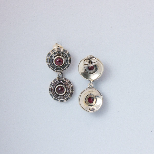 Classic Garnet earrings