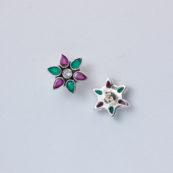 Classic multicolor studs