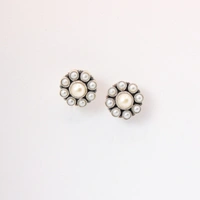 Classic Pearl studs