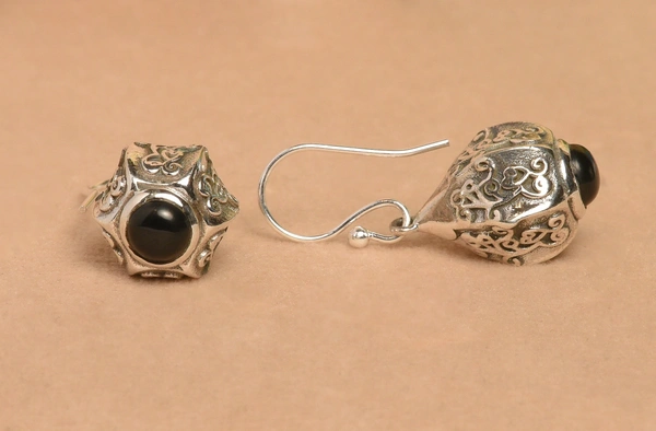 Black onyx carving 925 silver earrings