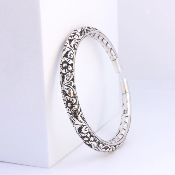 Carving flexible bangle