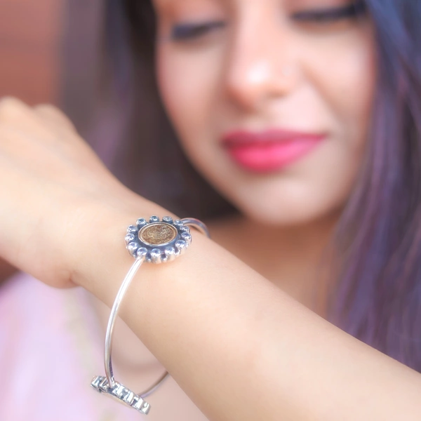 Coin bangle with Zirconia