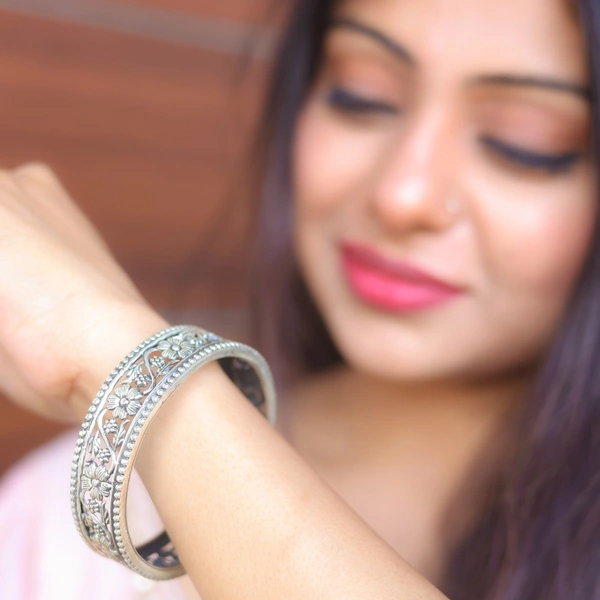 Floral Bangle with Jali cutting