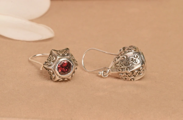Garnet lazuli carving 925 silver earrings