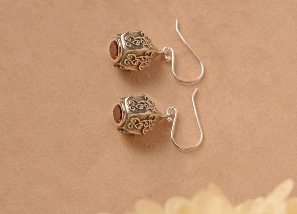 Garnet lazuli carving 925 silver earrings