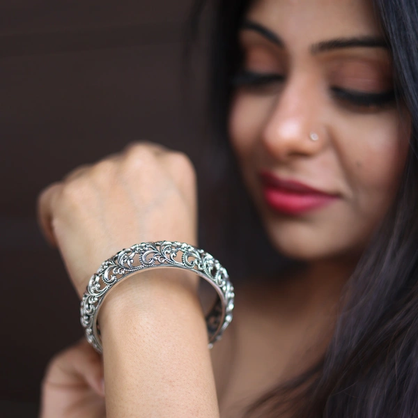 Bangle with jali work