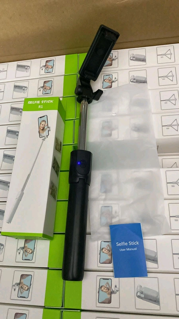 R1 SELFIE STICK