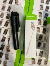 R1 SELFIE STICK