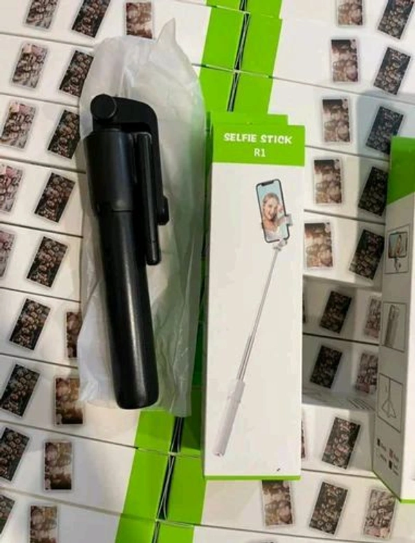 R1 SELFIE STICK