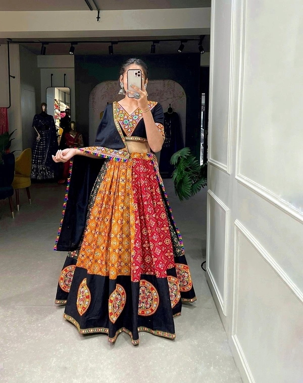 Antique Fashion 1 Gets in the spirit of Navratri by approach with this beyond gorgeous chaniya cholis.💃...