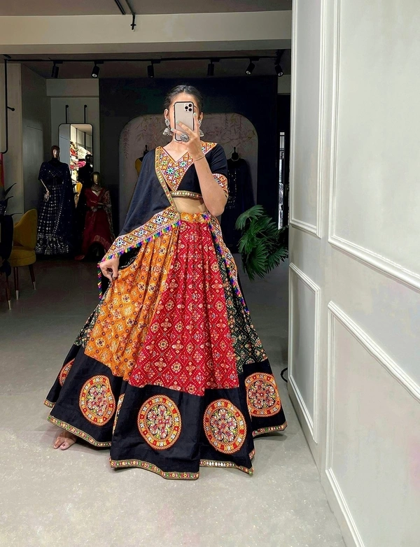 Antique Fashion 1 Gets in the spirit of Navratri by approach with this beyond gorgeous chaniya cholis.💃...