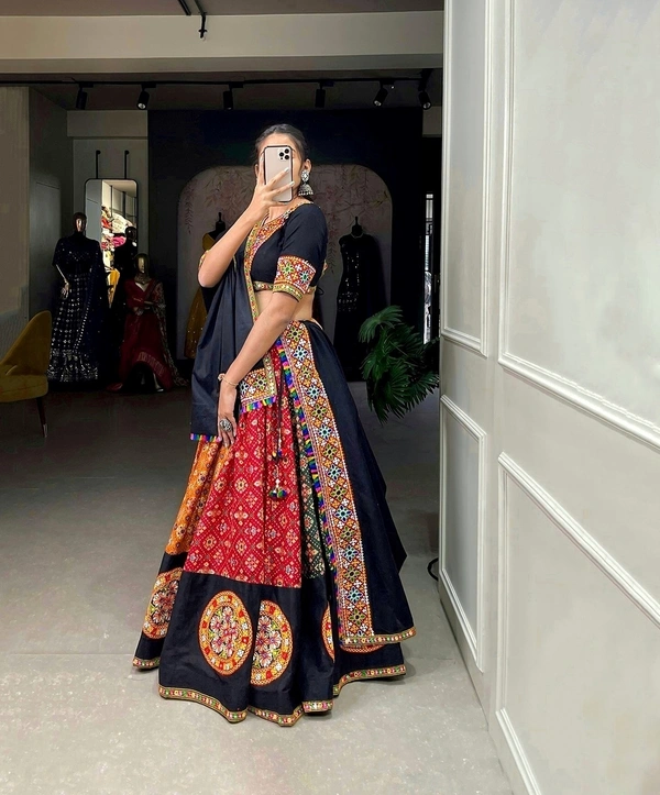 Antique Fashion 1 Gets in the spirit of Navratri by approach with this beyond gorgeous chaniya cholis.💃...