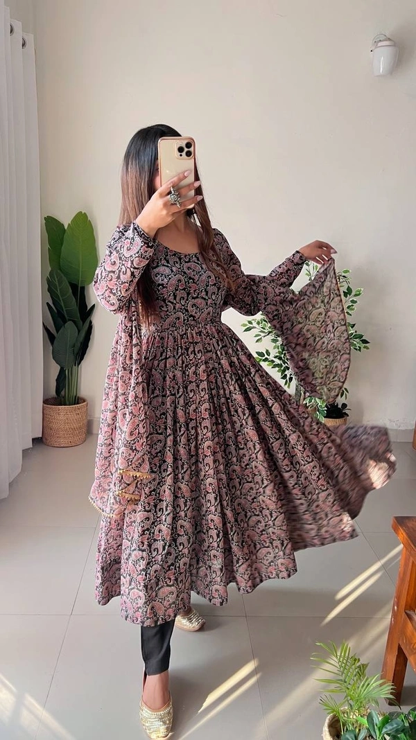Antique Fashion  *SOFT GEORGETTE FLORAL PRINT FABRIC FULLY FLAIR,CANVAS PATTA WITH DUPPTA SET,PENT READY TO WEAR* - M (38)