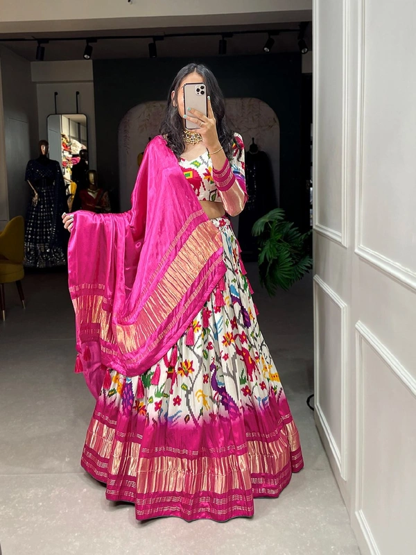 Antique Fashion 1 Raise up your style with this Ravishing gaji silk lehenga to vibrant your look at wedding and navratri. ni