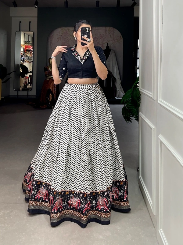 Antique Fashion 1 Add a delicate drama to your festive wardrobe with beautiful pieces that promise to elevate all your navratri plans
