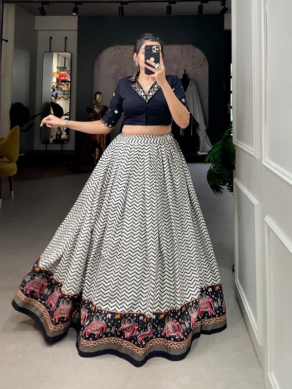 Antique Fashion 1 Add a delicate drama to your festive wardrobe with beautiful pieces that promise to elevate all your navratri plans