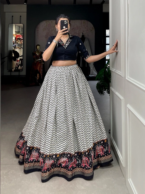Antique Fashion 1 Add a delicate drama to your festive wardrobe with beautiful pieces that promise to elevate all your navratri plans