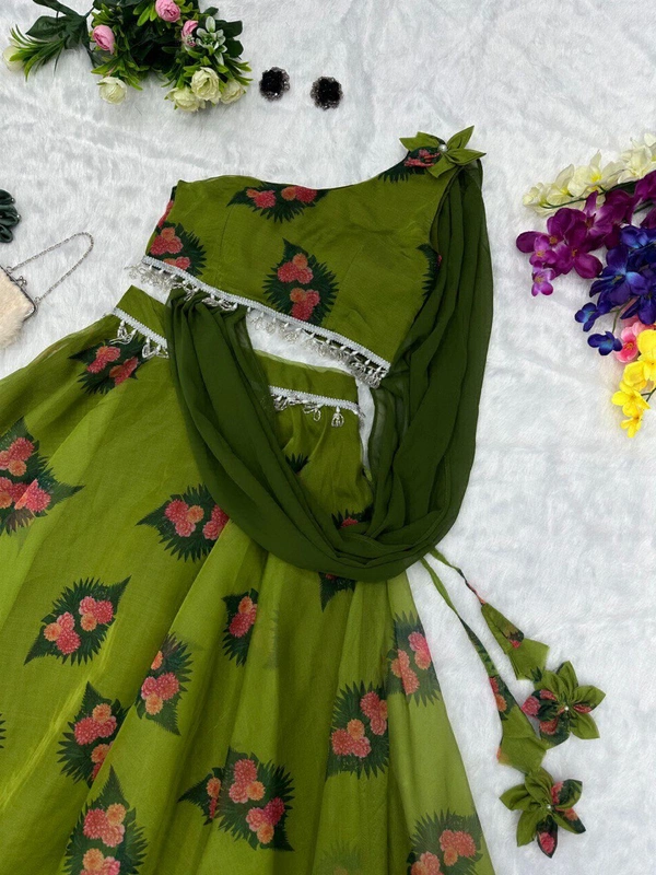 Antique Fashion  *lehnga* -  Pure Jimmy organza silk digital printed lehnga .  8mtr flair lehnga with canvas patta 🌸