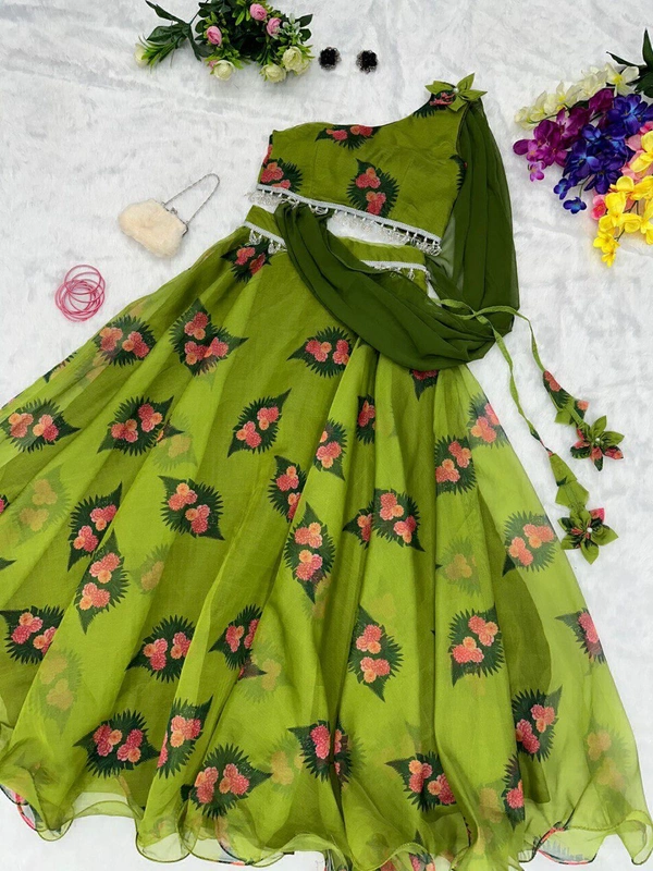 Antique Fashion  *lehnga* -  Pure Jimmy organza silk digital printed lehnga .  8mtr flair lehnga with canvas patta 🌸