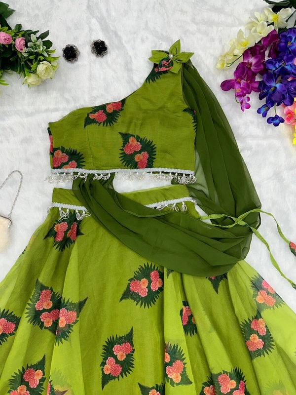 Antique Fashion  *lehnga* -  Pure Jimmy organza silk digital printed lehnga .  8mtr flair lehnga with canvas patta 🌸