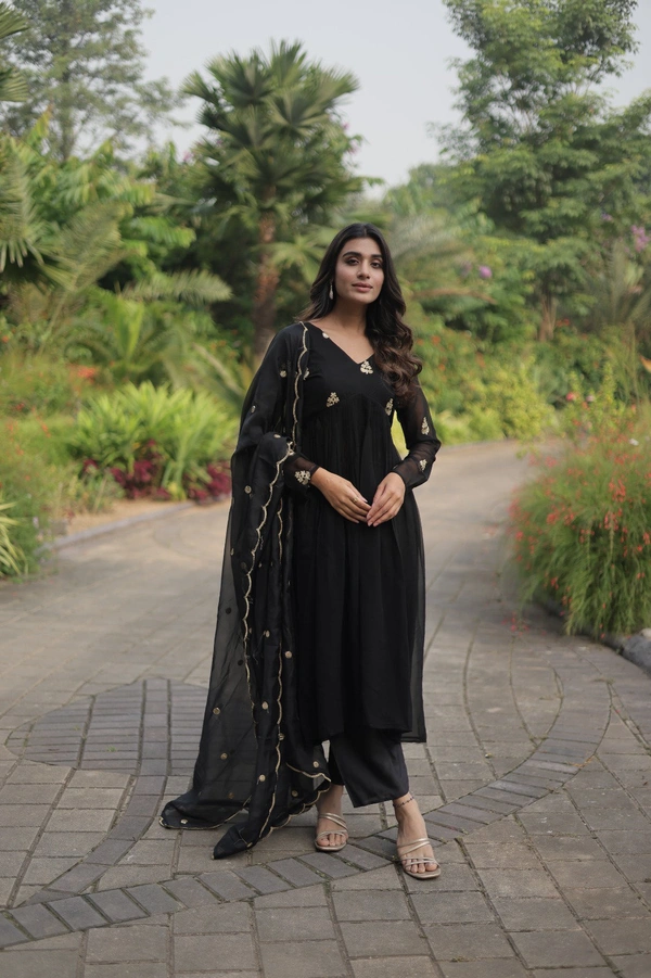 Antique Fashion  PREMIUM READYMADE ALIA CUT KURTI WITH PANT  DUPATTA SET - Xl (42), Black