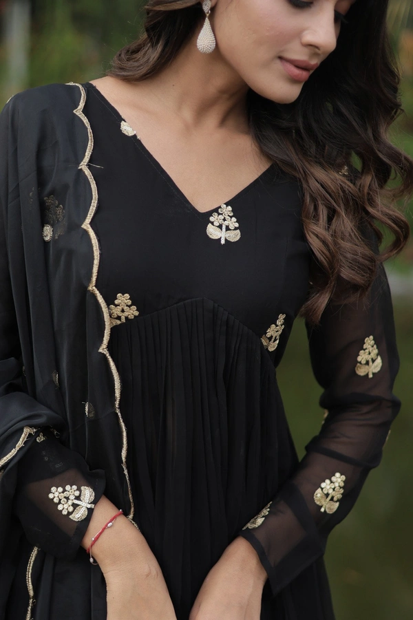 Antique Fashion  PREMIUM READYMADE ALIA CUT KURTI WITH PANT  DUPATTA SET - Xl (42), Black