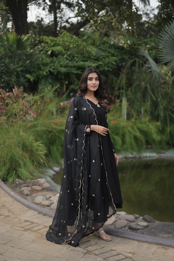 Antique Fashion  PREMIUM READYMADE ALIA CUT KURTI WITH PANT  DUPATTA SET - Xl (42), Black