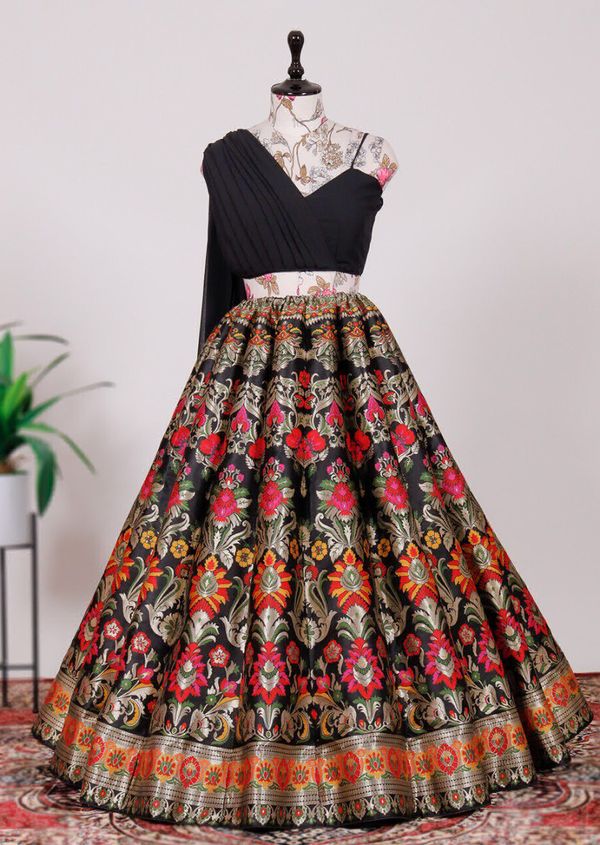Antique Fashion  Step into with our best lehenga weaved perfectly and beautifully crafted with Banarasi design detailing. This look is perfect of all your shaadi season styles be it sangeet, pooja, kitty parties or brunches. - Black
