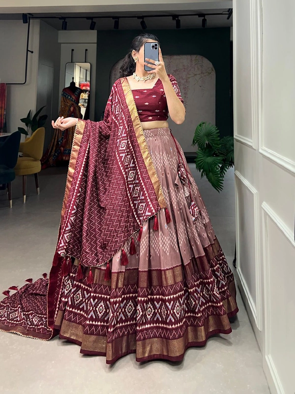 Antique Fashion 1 Elegant  light shades to complement to create beautiful aura in wedding function   - maroon