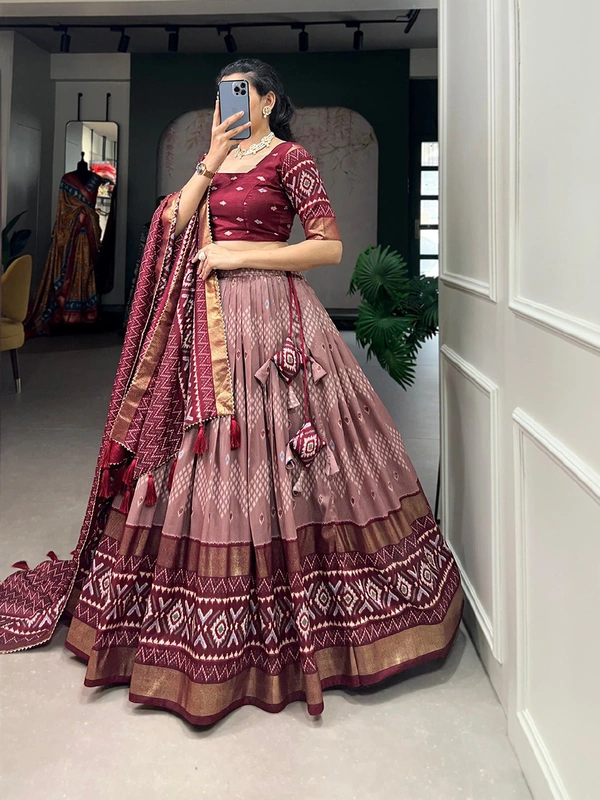 Antique Fashion 1 Elegant  light shades to complement to create beautiful aura in wedding function   - maroon