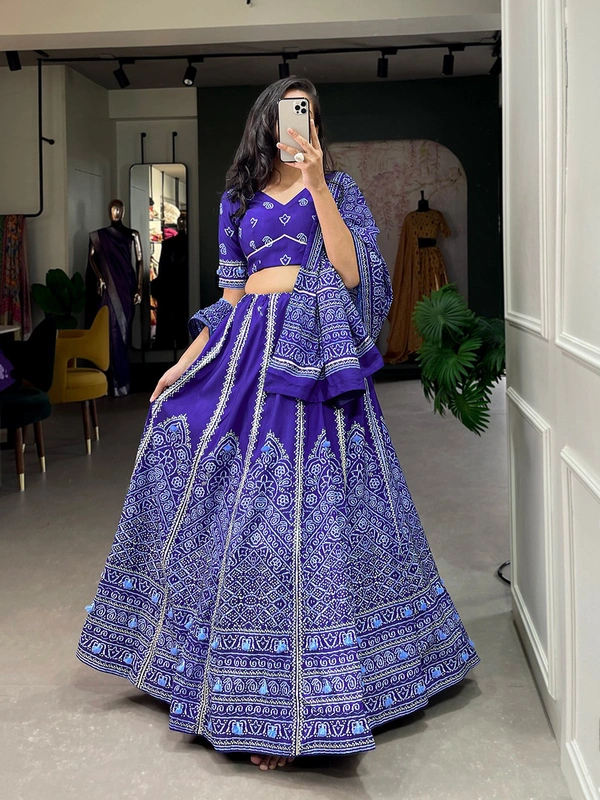 Antique Fashion  Steal Everyone s Heart And Attention By Wearing This Amazing Bandhani Printed Navy Blue-Colored Lehngha  Women Can Wear This Lehngha In Wedding Function And Special Functions   - Navy Blue